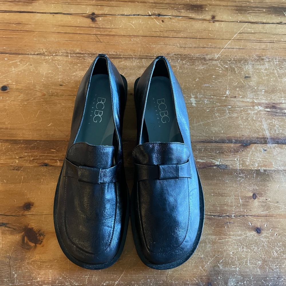 BCBG women’s black loafer never worn
